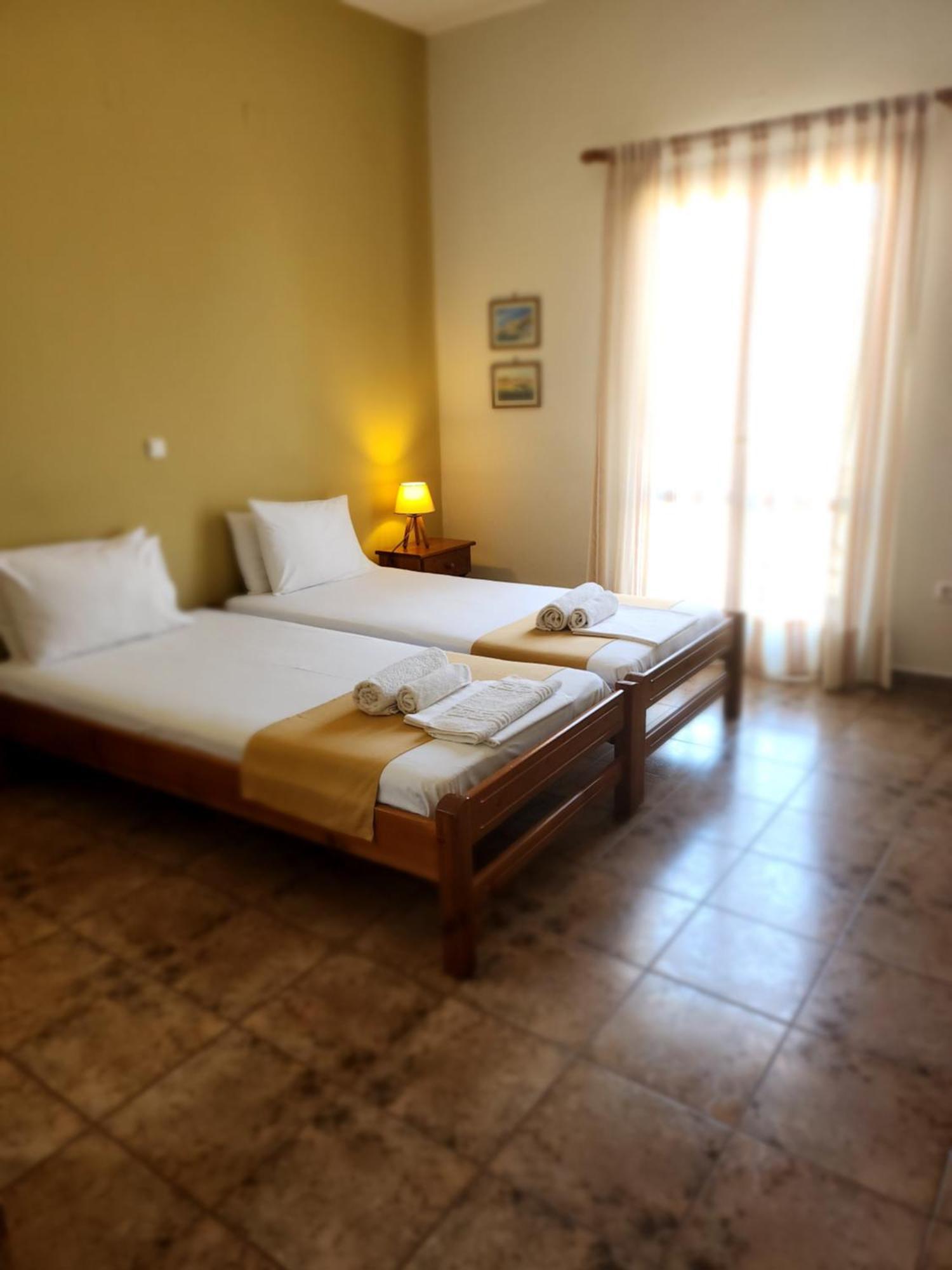 Theodorou Hotel Azólimnosz Szoba fotó